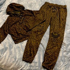 Fashion nova animal print jogger size M/L (never worn)